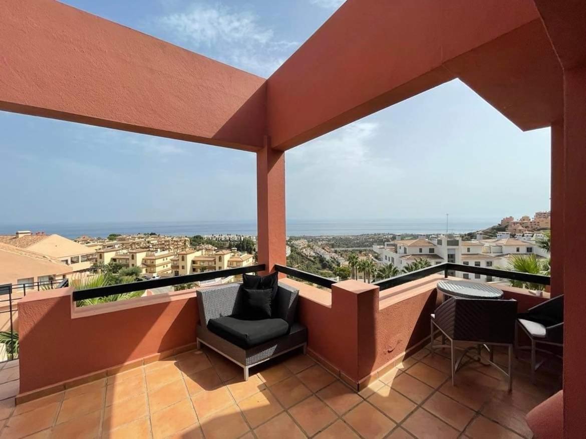 Calahonda Luxury Apartment With A Stunning Sea View ميخاس المظهر الخارجي الصورة