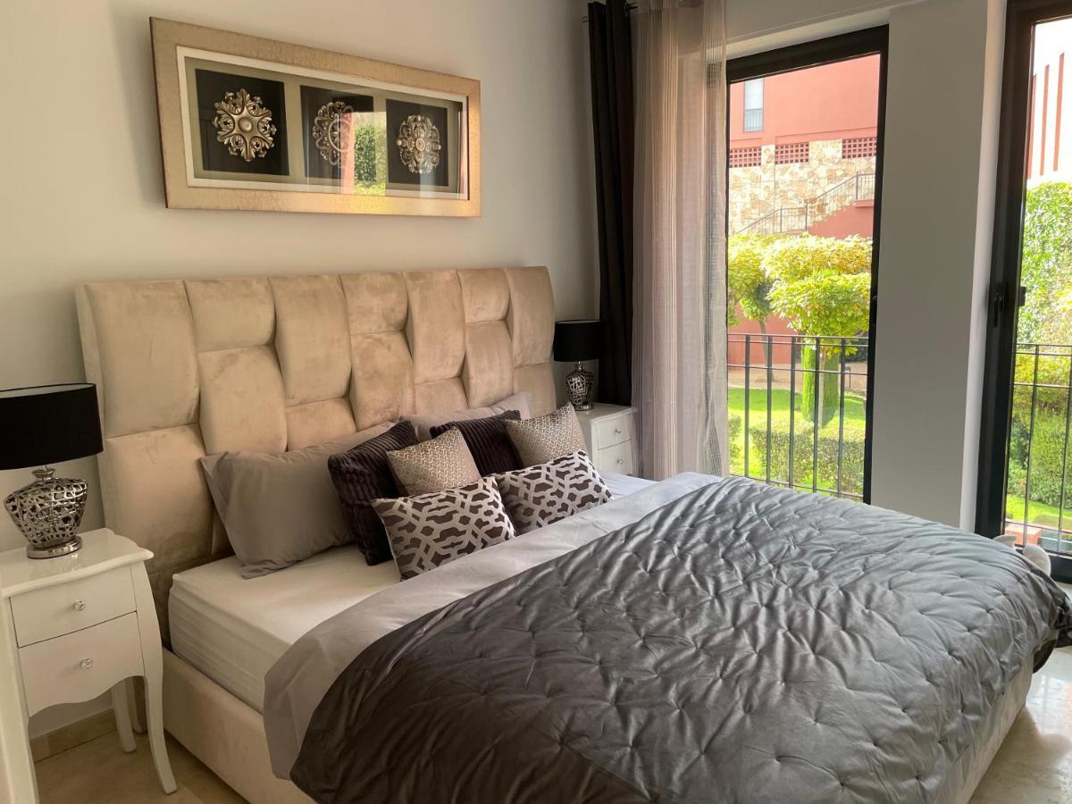 Calahonda Luxury Apartment With A Stunning Sea View ميخاس المظهر الخارجي الصورة